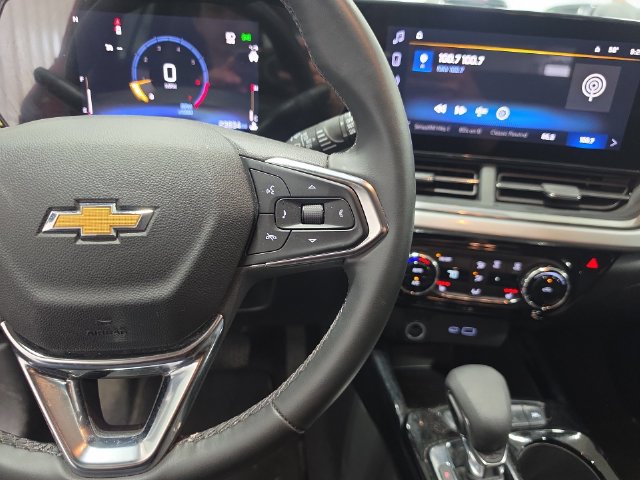 Used 2024 Chevrolet Trax LT w/ Driver Confidence Package FWD image 13