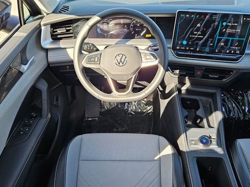 New 2026 Volkswagen Tiguan SE image 7