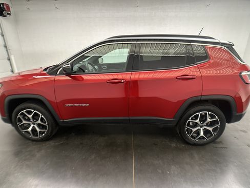 Used 2025 Jeep Compass Limited AWD/4WD image 10