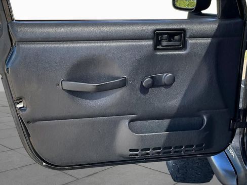 Used 2003 Jeep Wrangler X AWD/4WD image 21