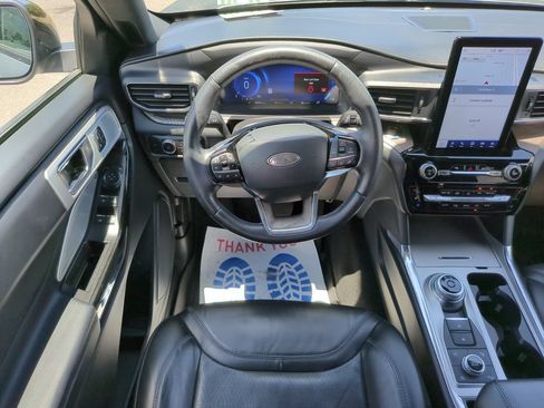 Used 2022 Ford Explorer Platinum w/ Equipment Group 601A AWD/4WD image 15