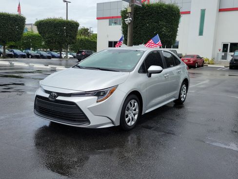 Used 2026 Toyota Corolla LE FWD image 5