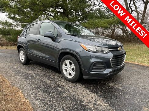 Used 2021 Chevrolet Trax LS w/ Tint and Cruise Package image 1