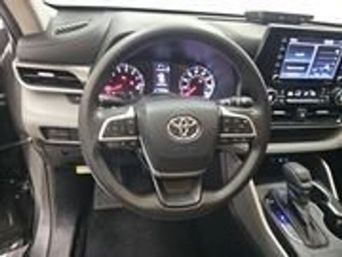 Used 2022 Toyota Highlander L image 9