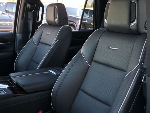 Used 2021 Cadillac Escalade Premium Luxury w/ Driver Assist Tech Package image 17