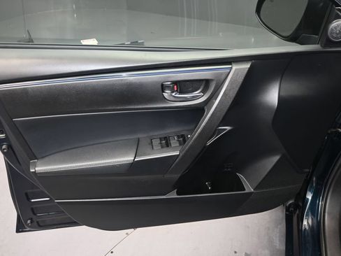 Used 2019 Toyota Corolla SE w/ SE Premium Package FWD image 11