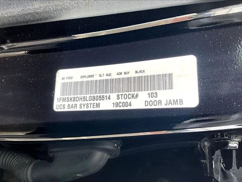 Used 2020 Ford Explorer XLT w/ Equipment Group 202A image 30