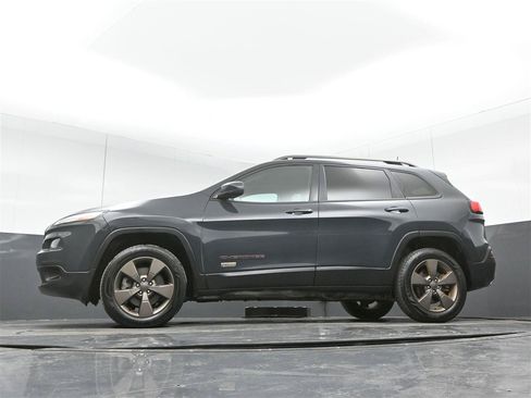 Used 2017 Jeep Cherokee 75th Anniversary AWD/4WD image 37