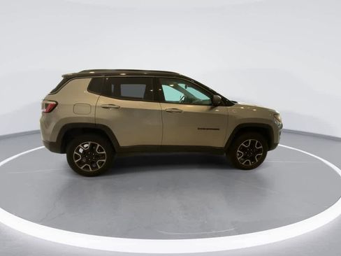 Used 2019 Jeep Compass Trailhawk AWD/4WD image 9
