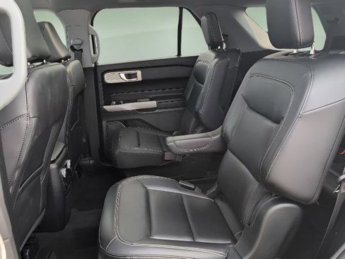 Used 2023 Ford Explorer XLT w/ Equipment Group 202A AWD/4WD image 17