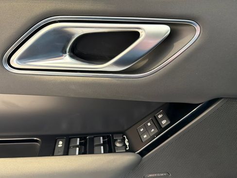 New 2025 Land Rover Range Rover Velar Dynamic SE AWD/4WD image 15