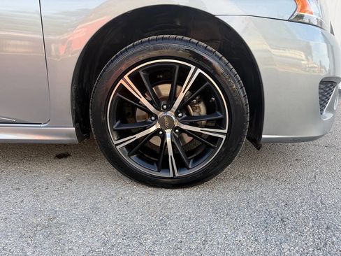 Used 2014 Nissan Sentra SR w/ SR Driver Package FWD image 30