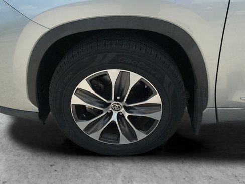 Used 2021 Toyota Highlander XLE AWD/4WD image 54