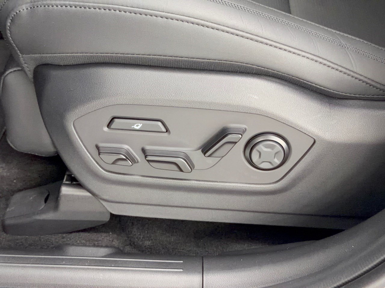 Used 2026 Hyundai Santa Fe Calligraphy w/ Tow & Go Package AWD/4WD image 16