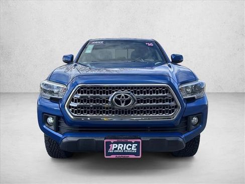 Used 2016 Toyota Tacoma TRD Off-Road w/ Premium & Technology Package image 9