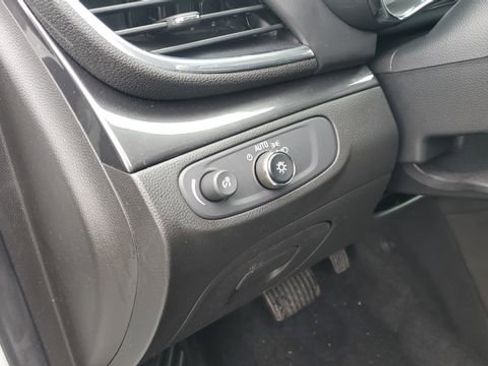 Used 2019 Buick Enclave Essence image 7