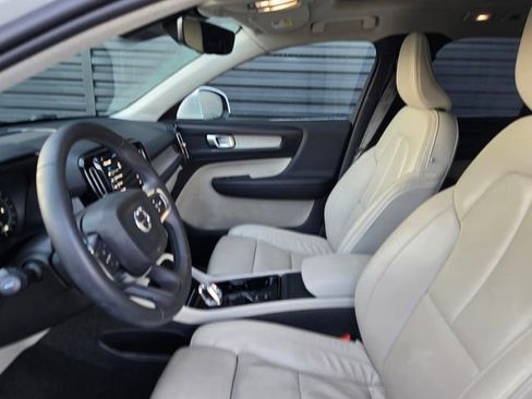Used 2023 Volvo XC40 B5 Plus image 26