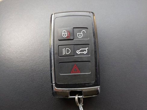 Used 2020 Land Rover Range Rover HSE image 32