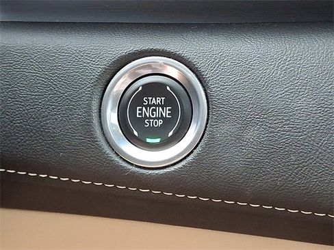 Certified 2022 Cadillac Escalade Premium Luxury w/ Performance Package image 20