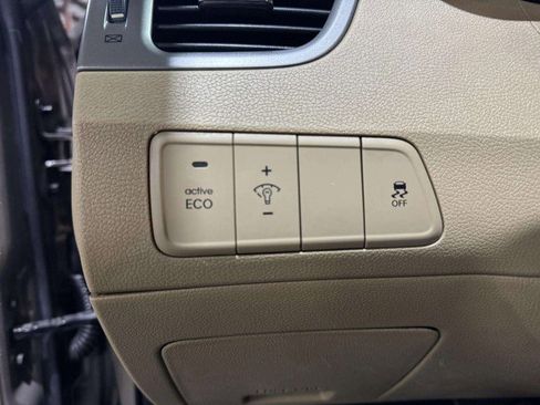 Used 2012 Hyundai Elantra Limited image 25