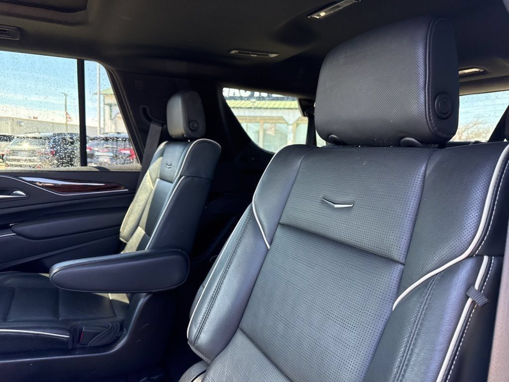 Used 2023 Cadillac Escalade Premium Luxury AWD/4WD image 45