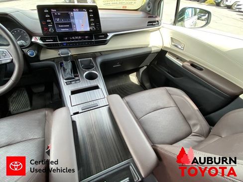 Used 2024 Toyota Sienna Platinum AWD/4WD image 28
