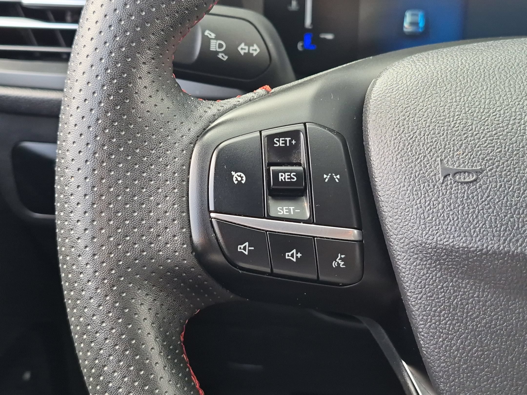 Used 2025 Ford Escape ST-Line FWD image 16
