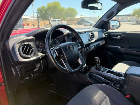 Used 2019 Toyota Tacoma TRD Sport w/ Technology Package AWD/4WD image 18