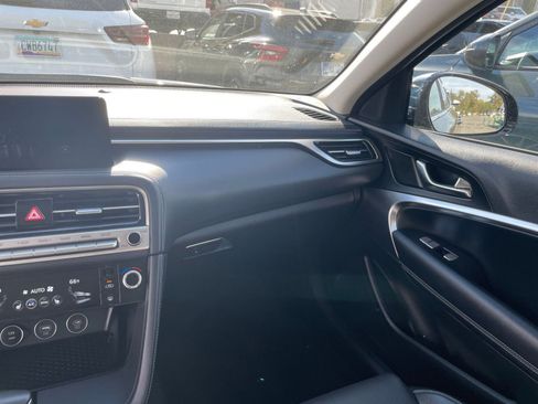 Used 2025 Genesis G70 2.5T image 35