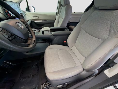 Used 2024 Toyota Sienna LE w/ LE Plus Package FWD image 11
