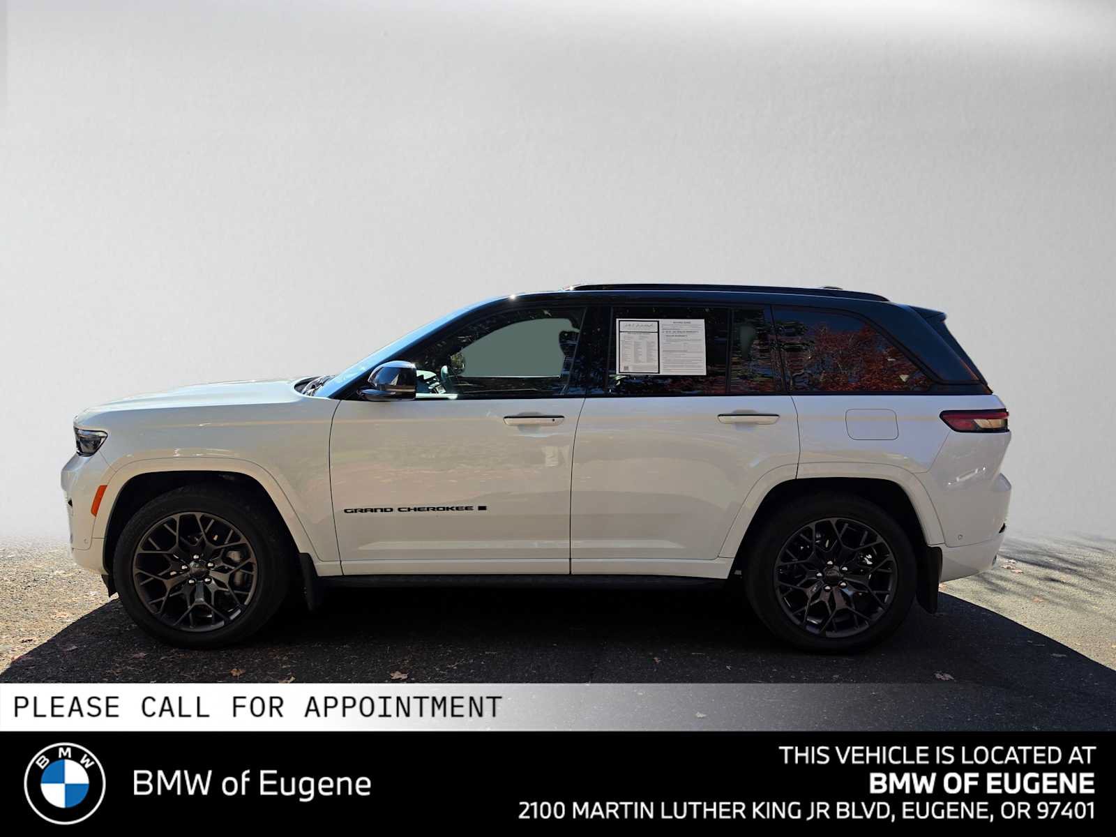 Used 2024 Jeep Grand Cherokee Summit AWD/4WD image 6