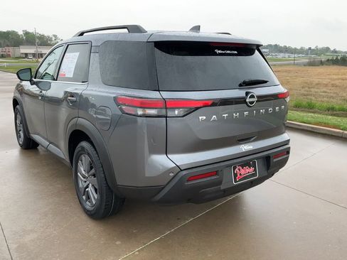 Used 2025 Nissan Pathfinder SV image 7