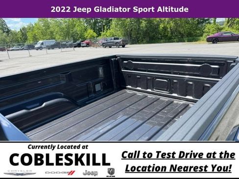 Used 2022 Jeep Gladiator Sport AWD/4WD image 12