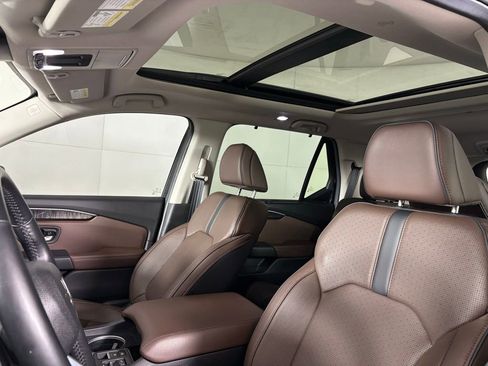 Used 2025 Honda Pilot Elite image 18