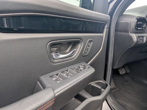Used 2025 Honda Pilot TrailSport image 21
