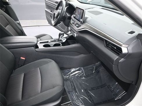 Used 2023 Nissan Altima 2.5 SV image 16