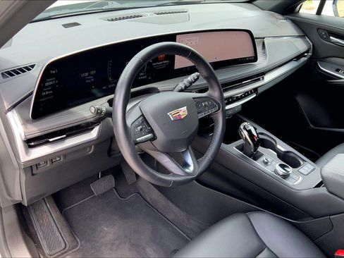 Used 2025 Cadillac XT4 Premium Luxury FWD image 15