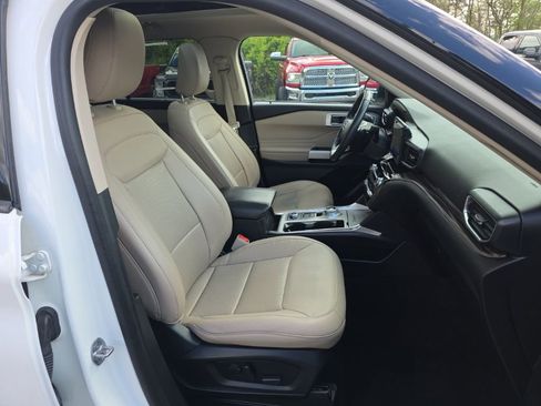 Used 2021 Ford Explorer Limited w/ Equipment Group 301A AWD/4WD image 18