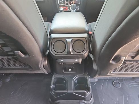 Used 2021 Jeep Wrangler Unlimited Rubicon AWD/4WD image 34