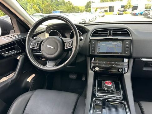 Used 2018 Jaguar F-PACE Premium AWD/4WD image 18