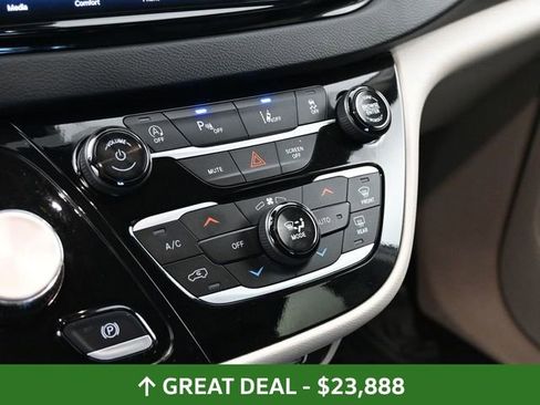 Used 2024 Chrysler Pacifica Touring-L FWD image 26