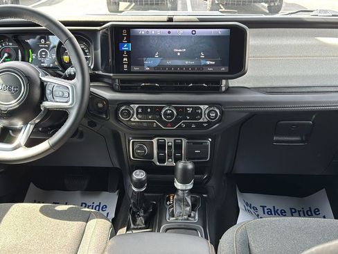 Certified 2025 Jeep Wrangler Sahara w/ Safety Group image 18