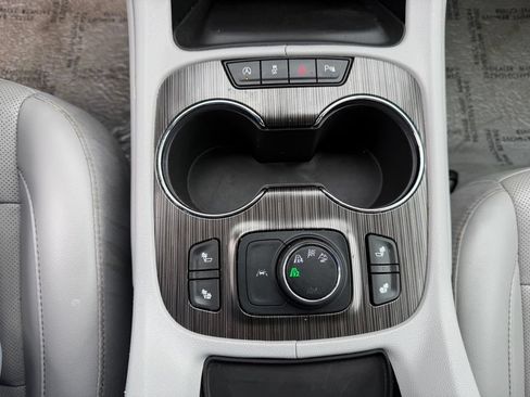 Used 2023 GMC Acadia SLT AWD/4WD image 22