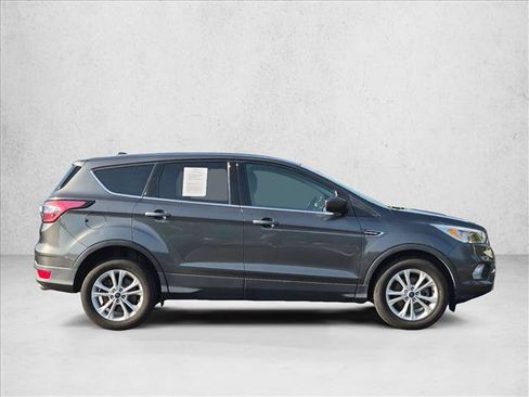 Used 2017 Ford Escape SE FWD image 4