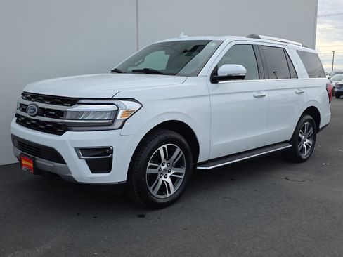 Used 2023 Ford Expedition Limited image 4