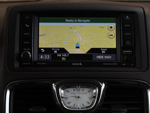 Used 2014 Chrysler Town & Country Touring FWD image 40