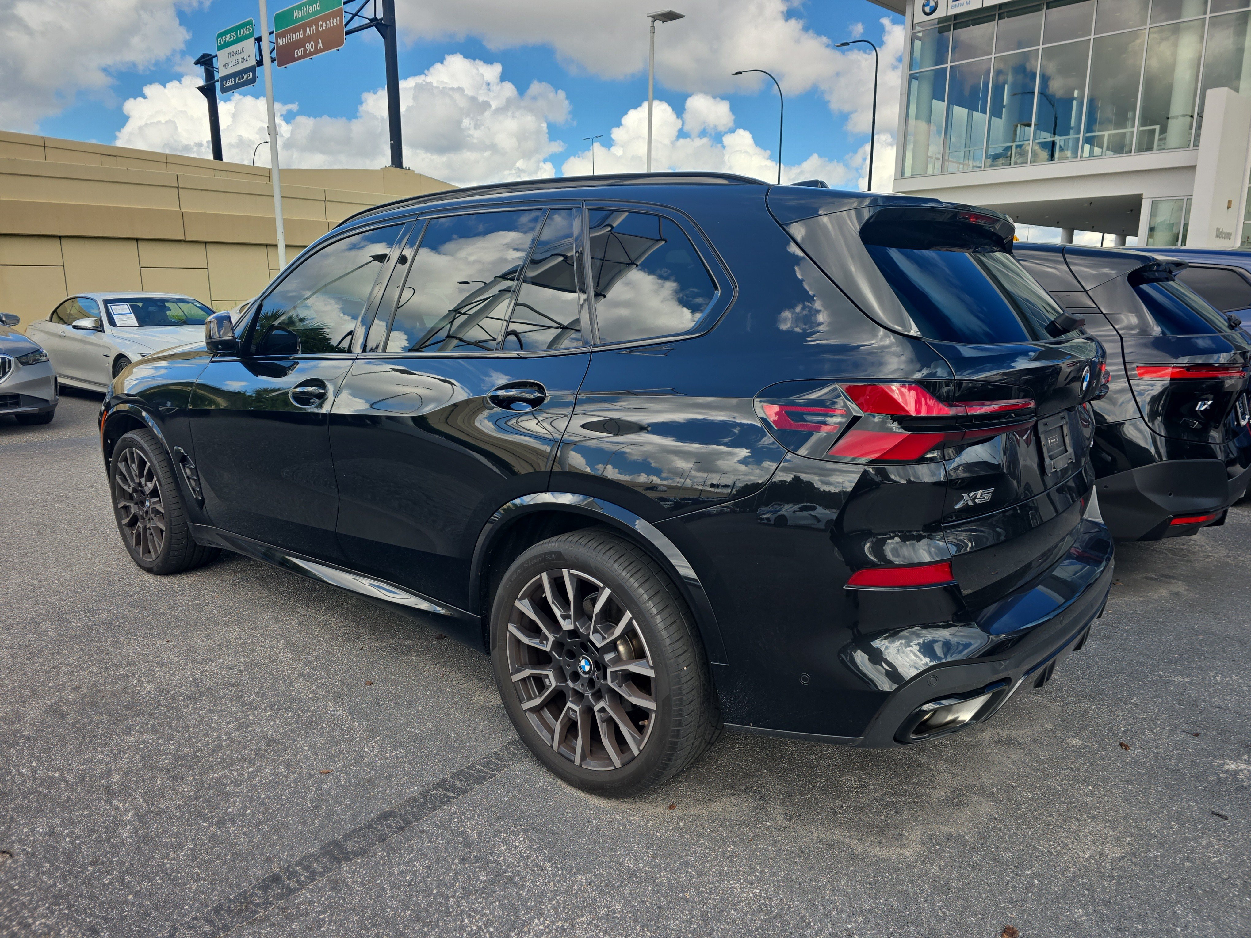 Certified 2025 BMW X5 xDrive40i w/ M Sport Package AWD/4WD image 4