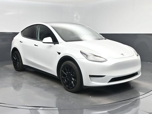 Used 2021 Tesla Model Y Long Range AWD/4WD image 1