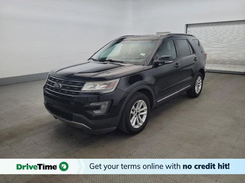 Used 2017 Ford Explorer XLT FWD image 1