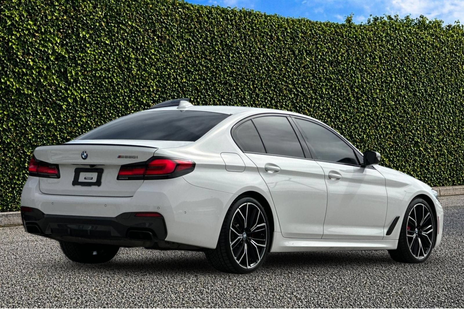Used 2023 BMW M550i xDrive w/ Executive Package AWD/4WD image 4